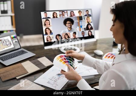 Videoconferenza online di Interior Designer o Decorator Foto Stock