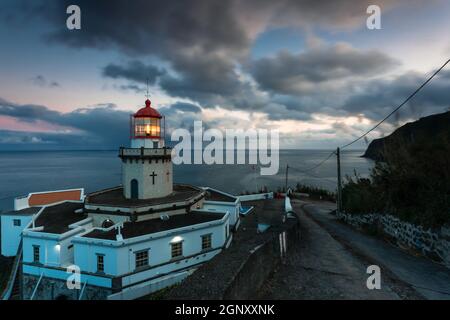 Faro Arnel vicino a Nordeste a Sao Miguel Island, Azzorre, Portogallo Foto Stock