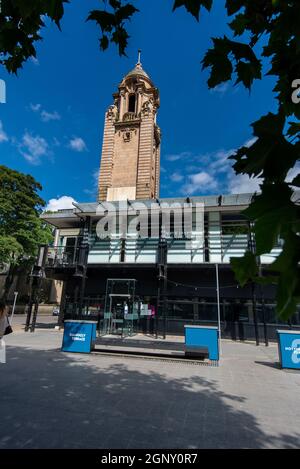 Vista esterna della Nottingham Playhouse, fondata nel 1948 Foto Stock