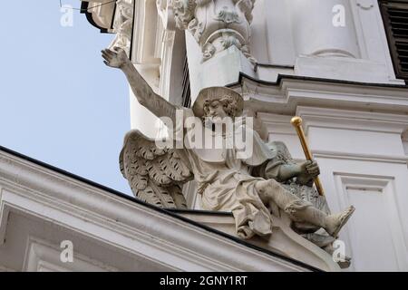 Angelo sul portale della chiesa di Mariahilf a Graz, Stiria, Austria Foto Stock