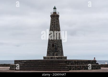 Bajamar, Tenerife. Isole Canarie, Spagna. Faro sul lungomare di una piccola città turistica nel nord di Tenerife. Foto Stock