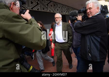 Brighton, Regno Unito. 28 settembre 2021. Il MP di Jeremy Corbyn è stato raffigurato durante la Conferenza del Partito Laburista di Brighton del 2021. Data foto: Martedì 28 settembre 2021. Il credito fotografico dovrebbe essere: Matt Crossick/Empics/Alamy Live News Foto Stock