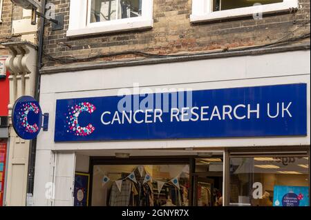 Il logo Cancer Research UK a london Street Norwich Foto Stock