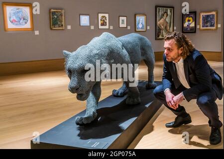 Londra, Regno Unito. 28 settembre 2021. Kendra haste, Walking Bengala Tiger, eseguito nel 2001, est £-20,000-30,000 - Blazing a Trail: Donne britanniche moderne, a Bonhams New Bond Street. La vendita si svolge mercoledì 29 settembre. Credit: Guy Bell/Alamy Live News Foto Stock