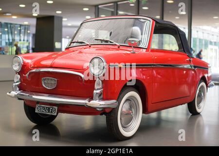 Torino, Italia - 13 agosto 2021: Autobianchi Bianchina Trasformabile in mostra al Museo Nazionale dell'Automobile (MAUTO) di Torino. Foto Stock