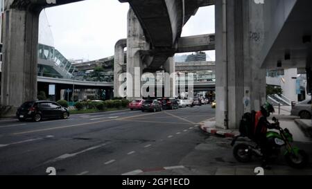 BTS Plaza Intersection vicino al Bangkok Art and Cultural Center e MBK aka Mahboonkrong Siam Square Rama i Road, Bangkok Thailandia Foto Stock