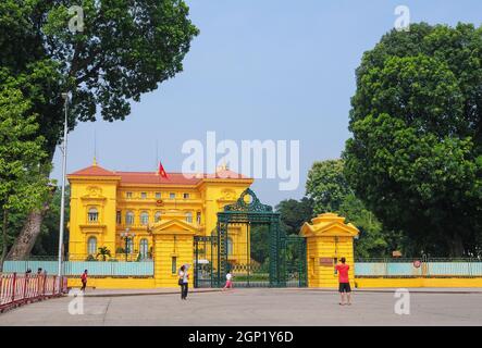 Hanoi, Vietnam - 5 ottobre 2013. Palazzo Presidenziale Sito storico. Completato nel 1906, il Palazzo Presidenziale è stato originariamente costruito dai francesi per la t Foto Stock