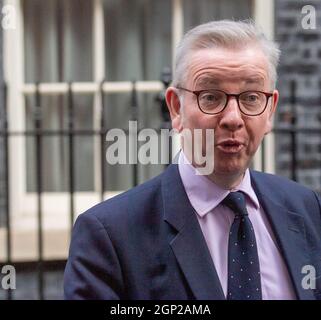 Londra, Regno Unito. 28 settembre 2021. Michael Gove, Segretario di Stato per l'edilizia abitativa, le comunità e il governo locale arriva al 10 Downing Street London Credit: Ian Davidson/Alamy Live News Foto Stock