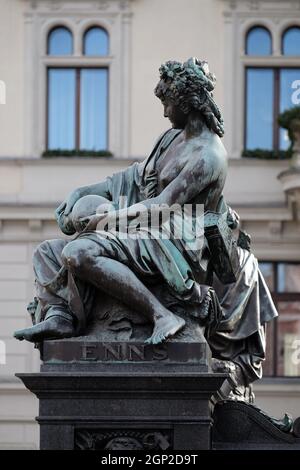 Arciduca Giovanni Fontana, rappresentazione allegorica del fiume Enns, Hauptplatz square, Graz, Stiria, Austria Foto Stock