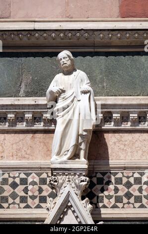 Gesù Cristo, Redentore attribuito ad Andrea Pisano, Portale sul fianco della Cattedrale di Santa Maria del Fiore Foto Stock