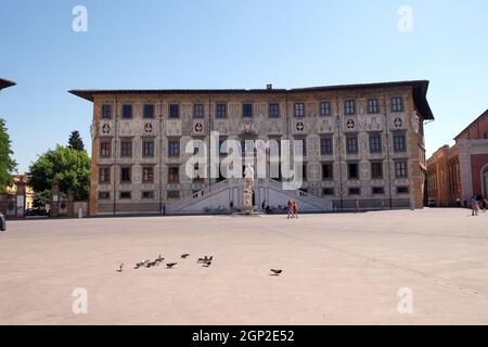 Costruzione di Pisa superiore università su Piazza dei Cavalieri (Palazzo della Carovana) decorata con affreschi, Pisa, Italia Foto Stock