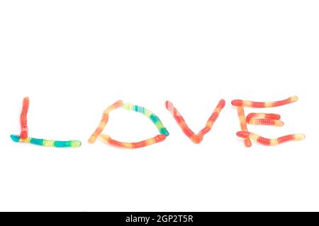 Amore, scritto con serpenti gommoso, isolato su bianco Foto Stock