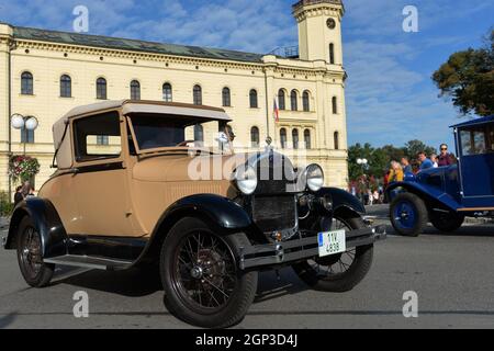 Mlada Boleslav, Repubblica Ceca. 28 settembre 2021. Il 19 ° giro di San Venceslao di auto d'epoca si svolge in festa nazionale martedì 28 settembre a Mlada Boleslav nella Repubblica Ceca. (Credit Image: © Slavek Ruta/ZUMA Press Wire) Foto Stock