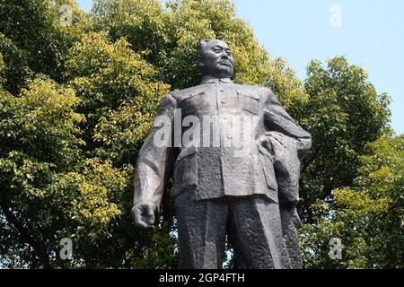 Statua di Chen Yi, primo sindaco di Shanghai Sul Bund a Shanghai Foto Stock