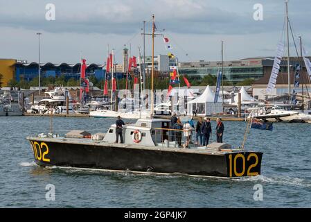 Southampton, Inghilterra, Regno Unito. 2021. Una storica nave HSL 102 in corso a Southampton Water con passeggeri a bordo. Un ex appro di lancio ad alta velocità RAF Foto Stock