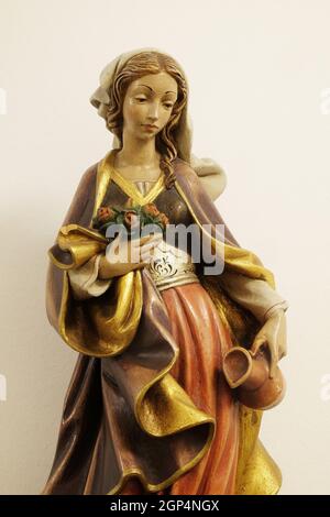 Santa Elisabetta di Ungheria noto anche come Santa Elisabetta di Turingia, del convento delle Suore della Santa Croce a Gemunden, Germania Foto Stock