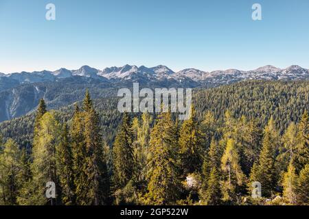 Doppio lago nella valle dei sette laghi nel parco nazionale del Triglav. Foto Stock