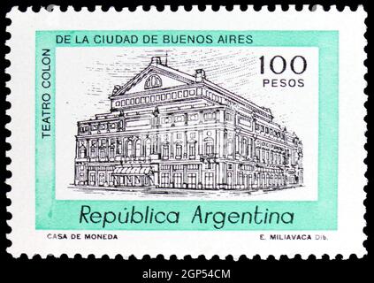 MOSCA, RUSSIA - 5 AGOSTO 2021: Francobollo stampato in Argentina mostra Colon Theatre, Buenos Aires, Building definitives serie, circa 1981 Foto Stock