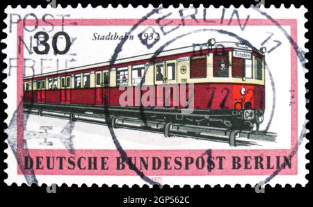 MOSCA, RUSSIA - 5 AGOSTO 2021: Francobollo stampato in Germania, Berlino, mostra City Railway (1932), Trasporti a Berlino: Ferrovia rotabile ser Foto Stock