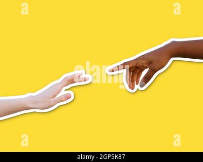 Mani nere e bianche che si avvicinano l'una all'altra su sfondo giallo. Concetto di amicizia e rispetto razziale nel collage tagliato fuori stile Foto Stock