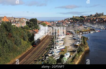 5428 parte da Whitby con la 09.50 per Grosmont su 24.9.21 Foto Stock