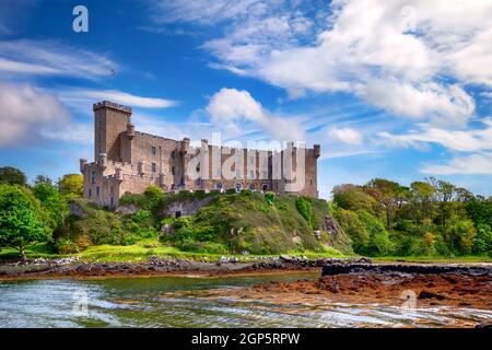 Il castello di Dunvegan sull'Isola di Skye - la sede del MacLeod di MacLeod, Scozia Foto Stock