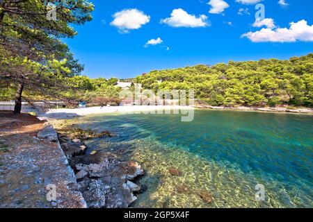 Incredibile spiaggia di pietra turchese sull'isola di Brac vista, arcipelago della Dalmazia, Croazia Foto Stock