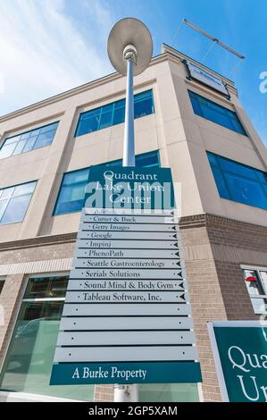 Cartello marquee di fronte al Quadrant Lake Union Center a Fremont, Washington. Foto Stock