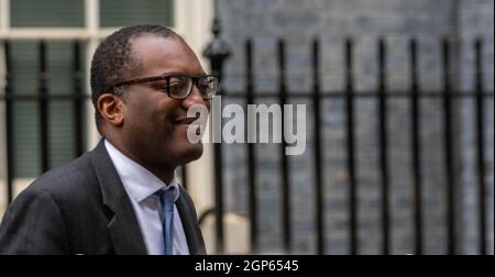 Londra, Regno Unito. 28 settembre 2021. Kwasi Kwarteng, Business Secretary, lascia 10 Downing Street, Credit: Ian Davidson/Alamy Live News Foto Stock