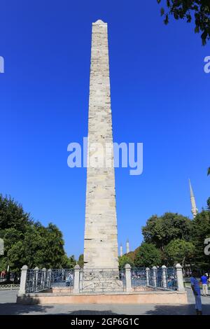 L'obelisco murato si trova in Piazza Sultanahmet, Istanbul, Turchia. Foto Stock