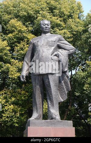 Statua di Chen Yi, primo sindaco di Shanghai Sul Bund a Shanghai Foto Stock