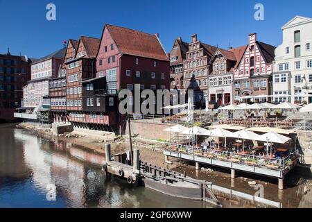 Città vecchia di Lueneburg all'Ilmenau, Lueneburg, Germania Foto Stock