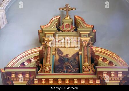 L'arcangelo Michele, pala d altare nella Basilica del Sacro Cuore di Gesù a Zagabria in Croazia Foto Stock