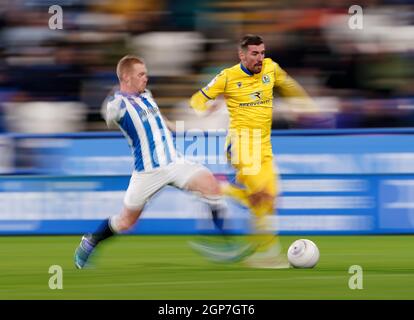 Lewis o'Brien (a sinistra) e Joe Rothwell di Blackburn Rovers durante la partita del campionato Sky Bet al John Smith's Stadium, Huddersfield. Data foto: Martedì 28 settembre 2021. Foto Stock