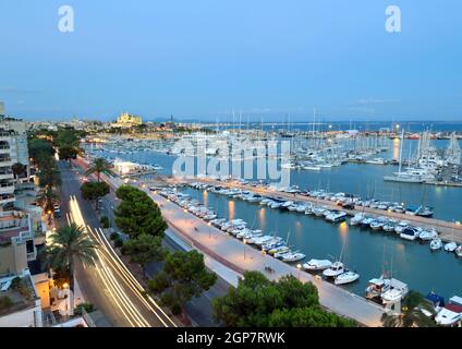 La vista migliore di Palma de Mallorca con la Cattedrale di Santa Maria. Foto Stock