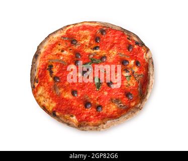 Pizza marinara con acciughe e olive isolato su sfondo bianco Foto Stock