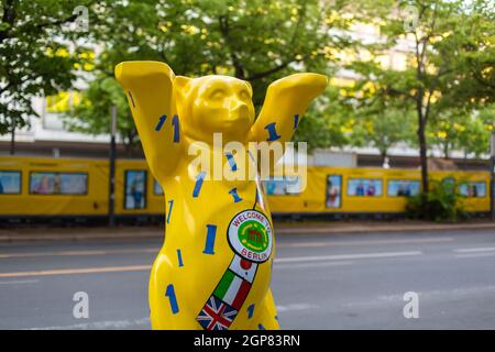 Gli orsi berlinesi, portano statue di diversi colori e colori. Berlino, Germania - 05.17.2019 Foto Stock