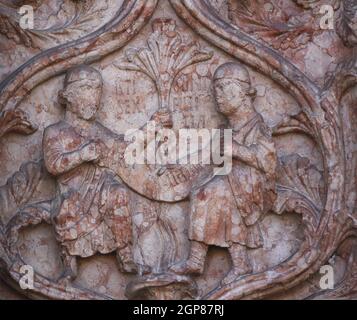 Dettaglio delle sculture di marmo sul Battistero di Parma Emilia Romagna Italia Foto Stock