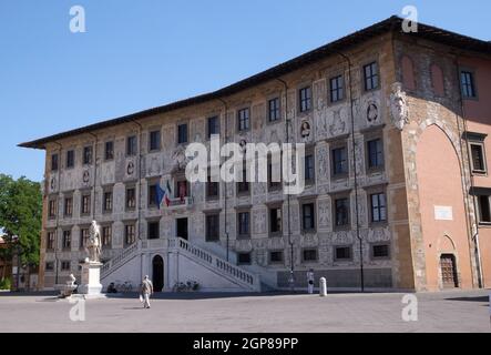 Costruzione di Pisa superiore università su Piazza dei Cavalieri (Palazzo della Carovana) decorata con affreschi, Pisa, Italia Foto Stock