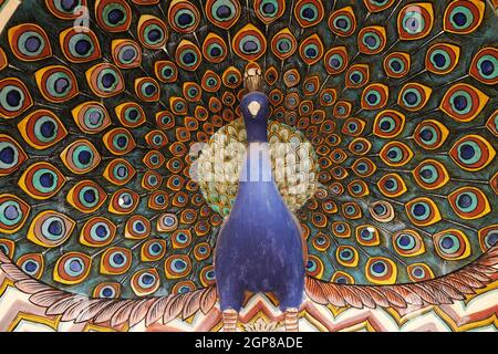 Porta di Peacock al Chandra Mahal, Jaipur City Palace a Jaipur, Rajasthan, India Foto Stock