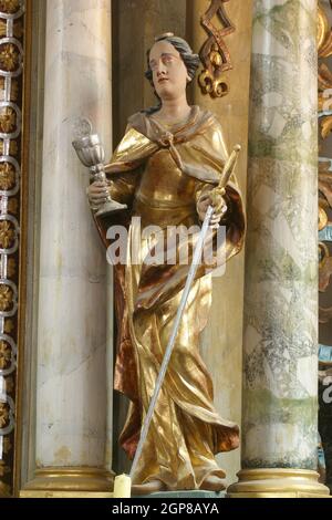 Santa Barbara, statua sull'altare di Santa Elisabetta nella Chiesa dei tre Re a Komin, Croazia Foto Stock