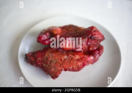Arrosto di maiale rosso su piatto, cucina TAILANDESE, cibo cinese Foto Stock