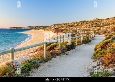 Sentiero lungo Gnarabup Beach - Prevelly, WA, Australia Foto Stock