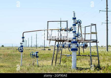 Bene per iniezione di acqua nel serbatoio. Mantenendo la pressione del serbatoio. La produzione di olio. Bene per la manutenzione del serbatoio di pressione. Pompaggio di acqua Foto Stock