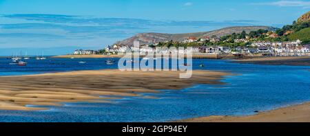 Vista delle imbarcazioni del fiume Conwy, Conwy, Gwynedd, Galles del Nord, Regno Unito, Europa Foto Stock