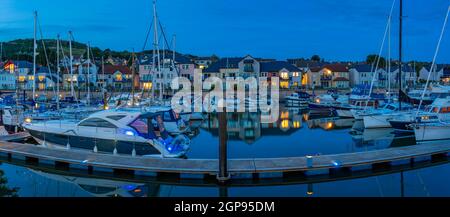 Vista delle barche a Deganwy Marina al tramonto, Conwy, Gwynedd, Galles del Nord, Regno Unito, Europa Foto Stock