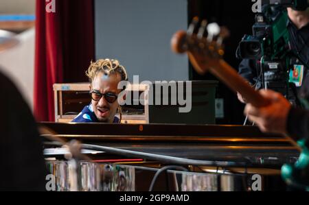 Gerald Clayton suona pianoforte e tastiere al Monterey Jazz Festival 2021 Foto Stock