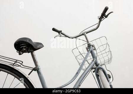 bicicletta vintage sfondo bianco Foto Stock