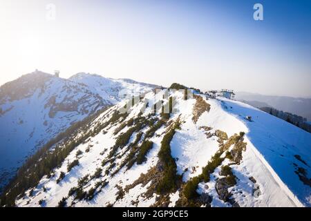 Regione sciistica di montagna Hochkar in bassa Austria durante l'inverno. Foto Stock