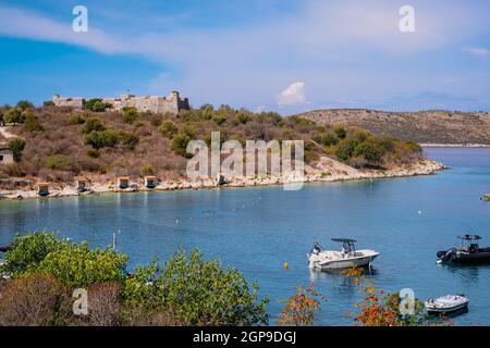Famosa baia di Porto Palermo nel sud dell'albania Foto Stock